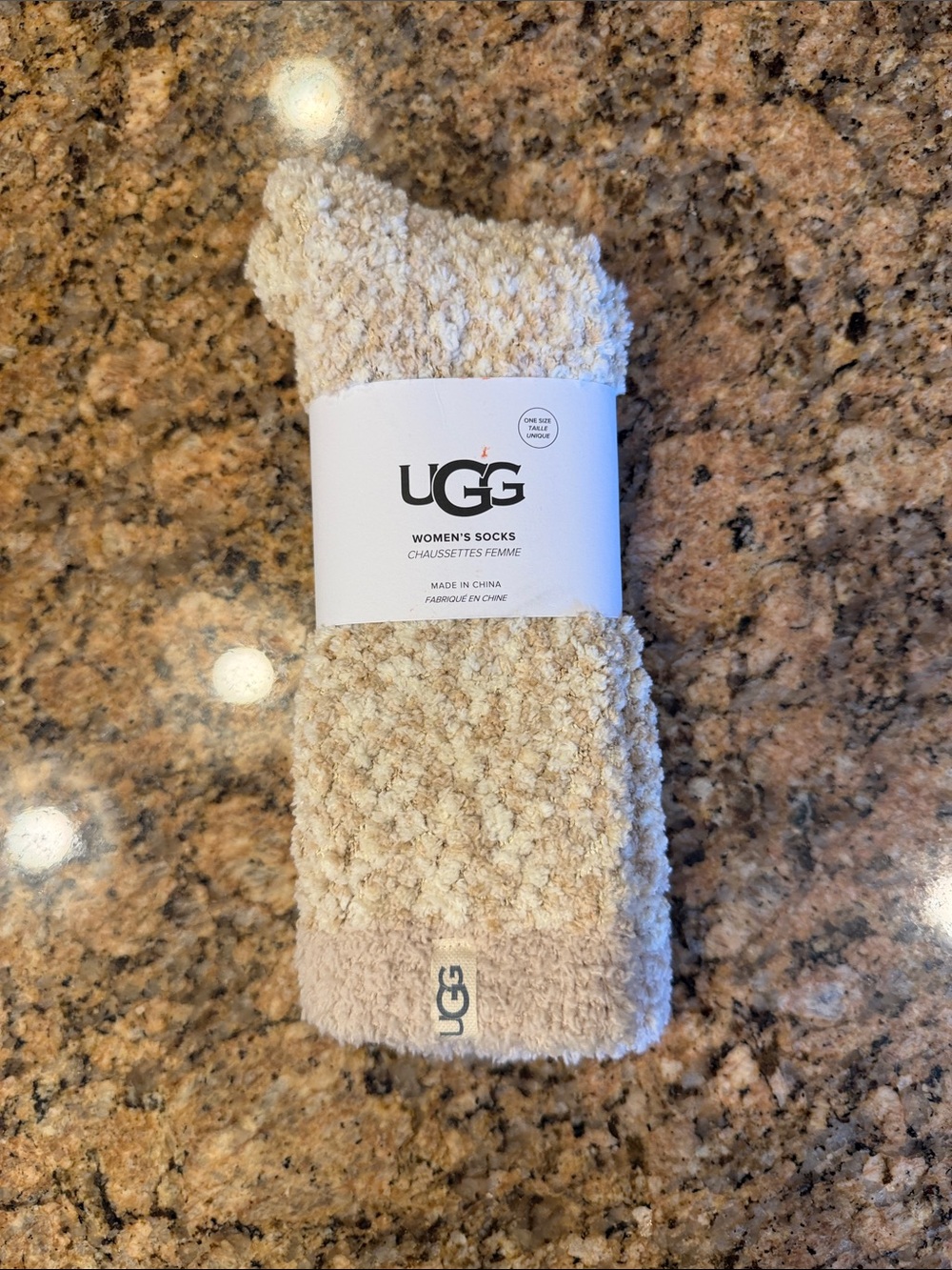 NWT Women’s UGG Plush Textured Socks in Beige One Size